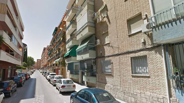 La Policía Local rescata a un cachorro que se había caído desde un balcón