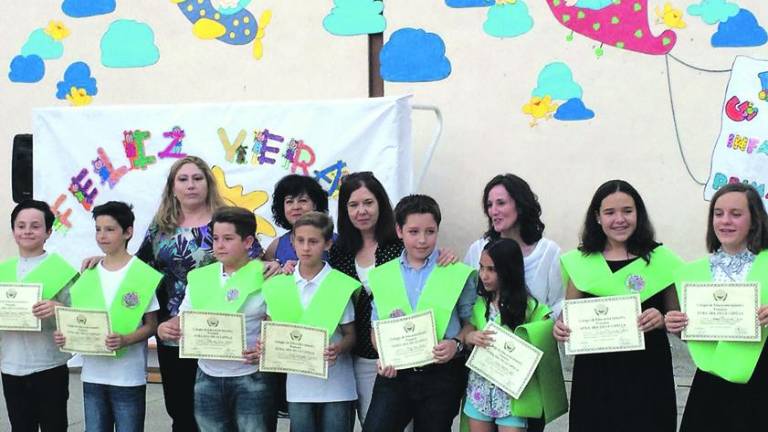 Canciones en chino, bailes y graduaciones