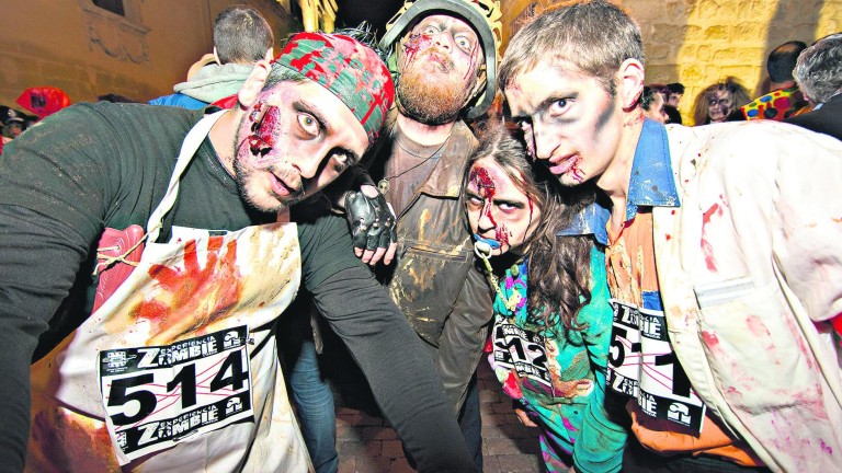 Zombies invaden el casco antiguo
