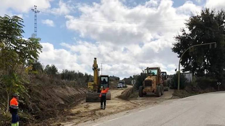Arreglo de caminos rurales en Lopera