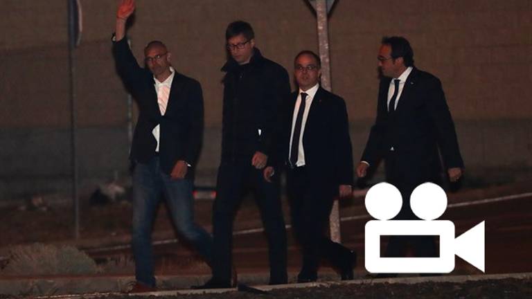 Los exconsejeros salen de la cárcel tras pagar la fianza