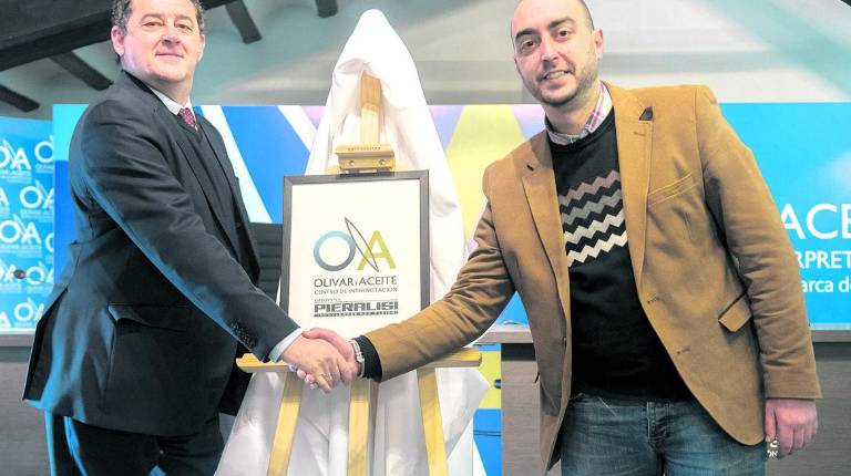 OLEICULTURA. <i>Guiseppe Parma, director general de Pieralisi España, junto a Javier Gámez Mora. </i>
