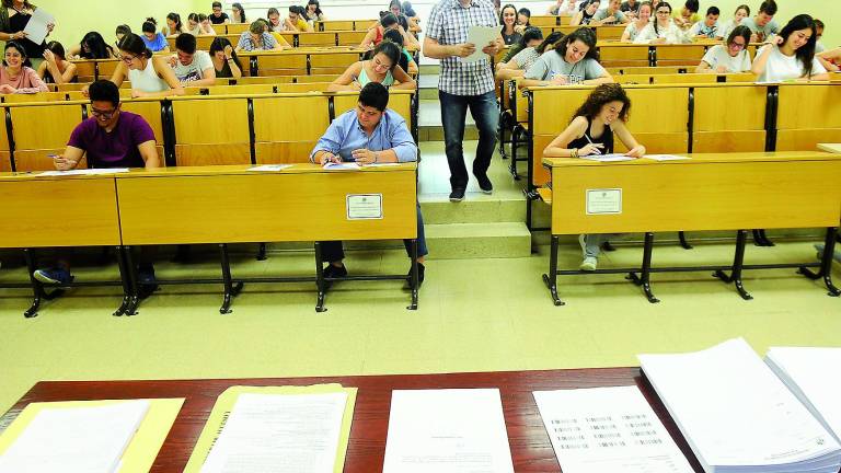 Solo el 22% de los jóvenes tiene estudios universitarios