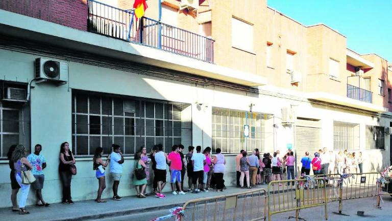 Renovar el DNI cuesta 2 meses de espera o un gran madrugón