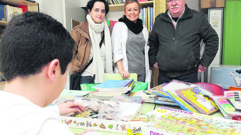 La Orden de Santa María dona material al “Materno-Infantil”