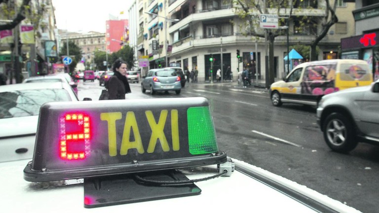 El taxi mantiene la tarifa hasta que la Junta autorice la subida