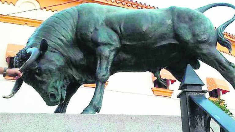 Linares rinde homenaje al toro de lidia