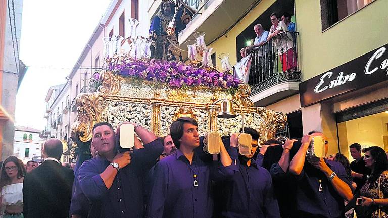 El Nazareno ilumina Alcaudete