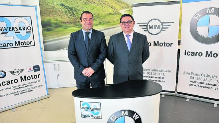 Ícaro celebra su aniversario con ofertas y empleo