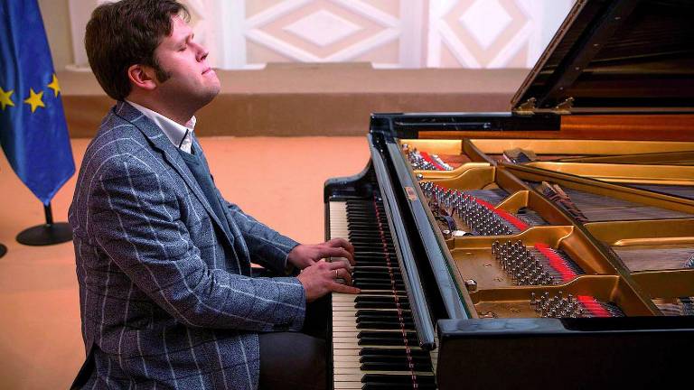 Diecinueve maestros de las teclas pasan la primera criba