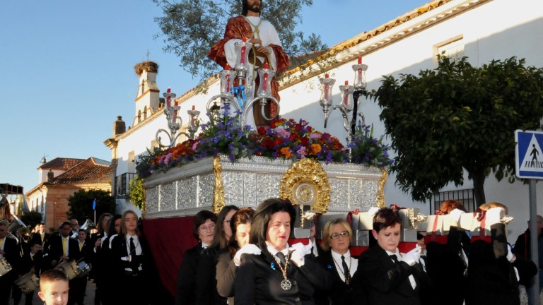 Carboneros roza el cielo con la procesión de Jesús de la Victoria