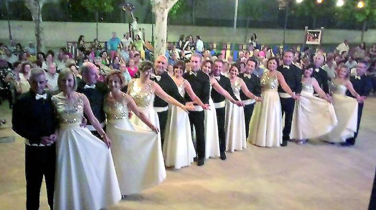 CONCURSO. <i>Los marteños se preparan para mostrar su mejor baile.</i>