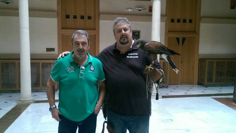 “El águila no falta en el photocall”