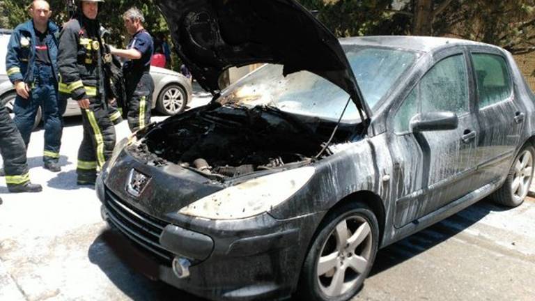 Arde un coche en Santa María del Valle