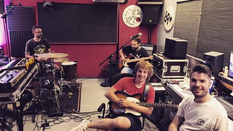 Supersubmarina “regresa” a la oficina
