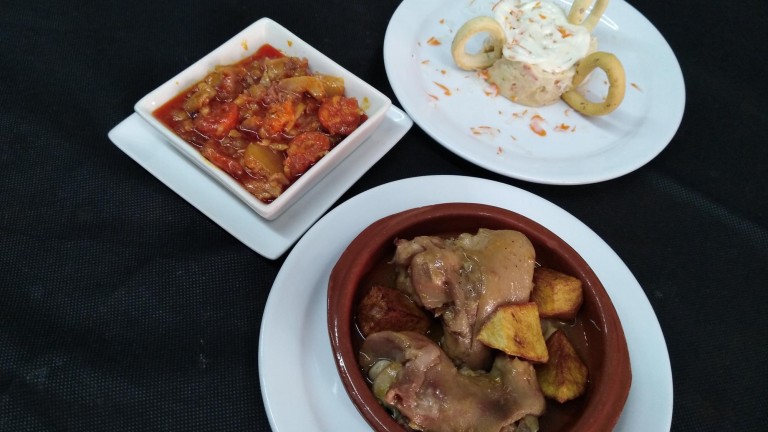Platos tradicionales “muy de casa” en Café Bar Bombito