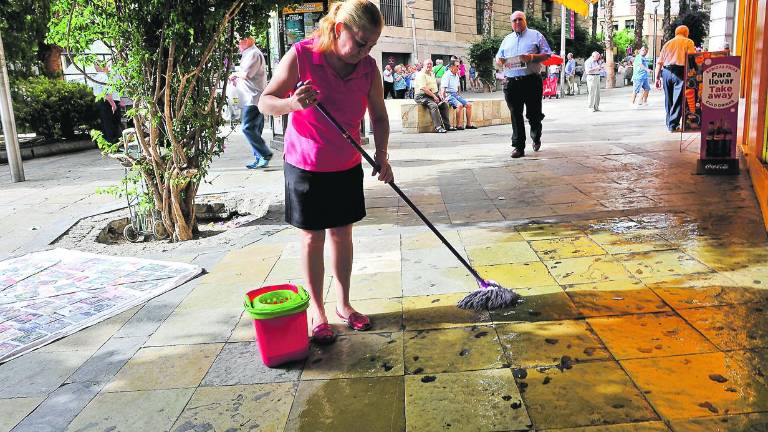 Críticas por la acumulación de suciedad en el centro