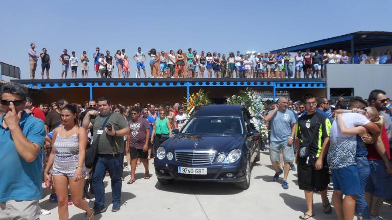 Linarejos despide a su eterno capitán, Fran Carles