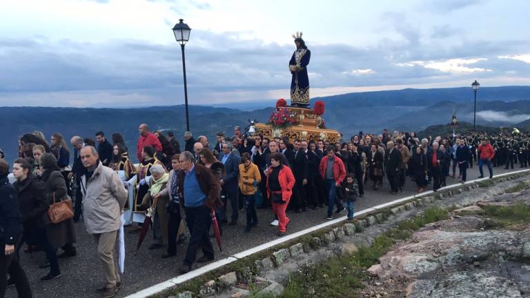 Viacrucis que retan a la lluvia
