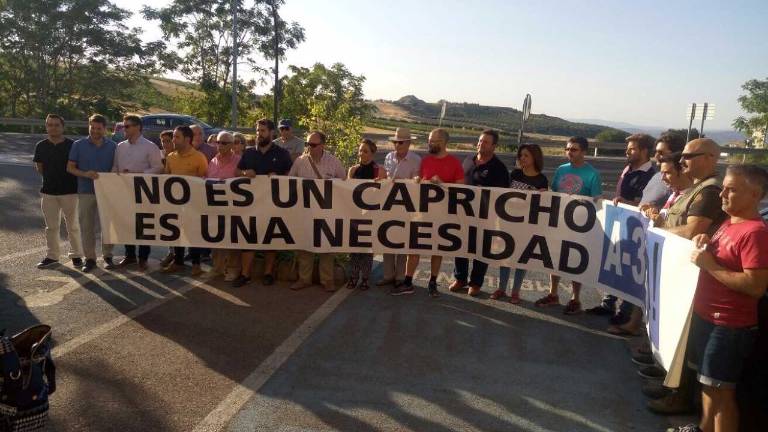 La Plataforma por la A-32 pide una reunión con De la Serna