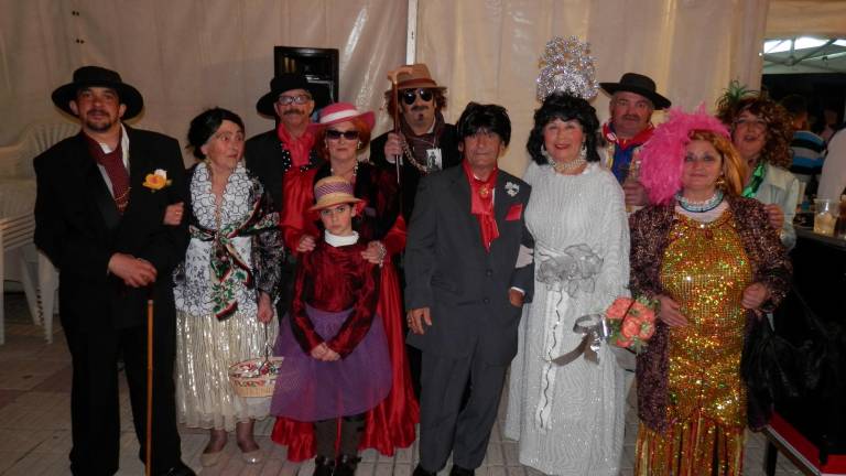 Lopera con Los hippie y La boda gitana