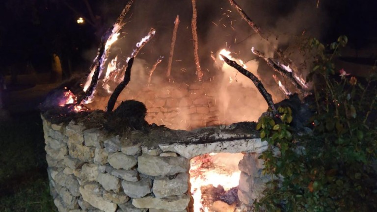 Albanchez reconstruirá su simbólica choza tras el fuego