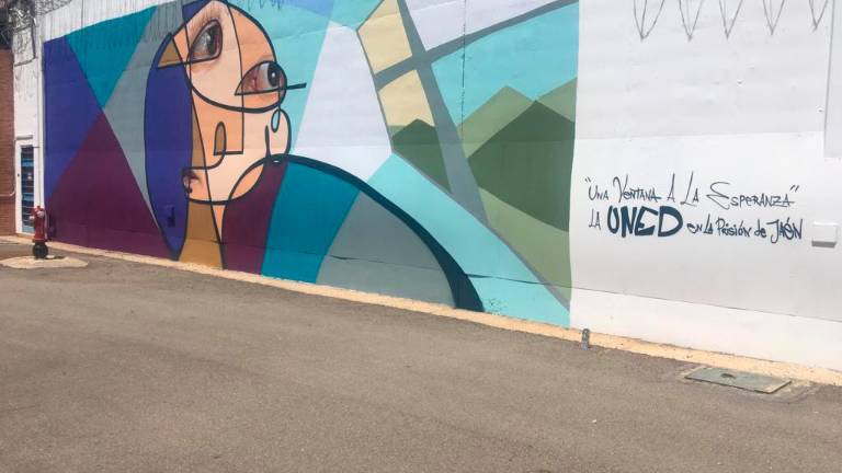 Belin culmina un grafiti en uno de los muros de la cárcel de Jaén