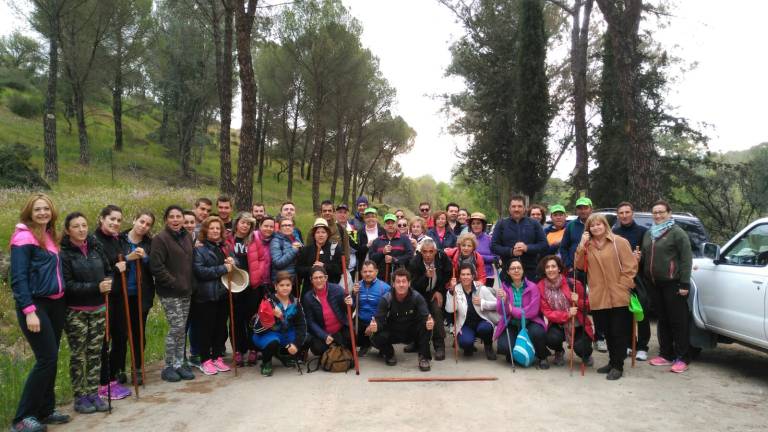 Senderistas disfrutan en Sierra Morena