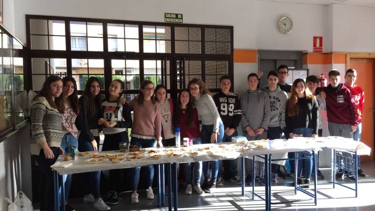 Crepes solidarios en el IES beatense