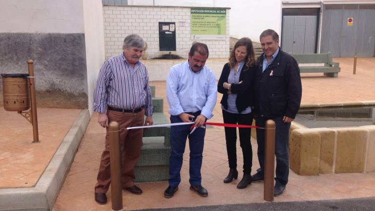 Villardompardo estrena la Plaza de la Fuente