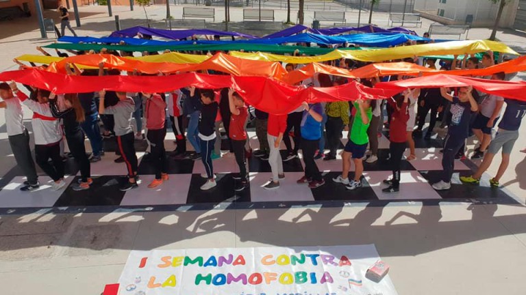 Comprometida bandera contra la homofobia