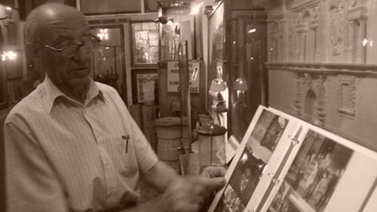 Un artista de la piedra que vendía gaseosas