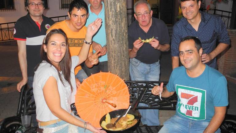 Una sartén de migas para hacer amigos