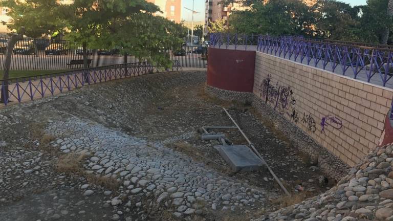 El estanque del Bulevar, convertido en un “secarral”