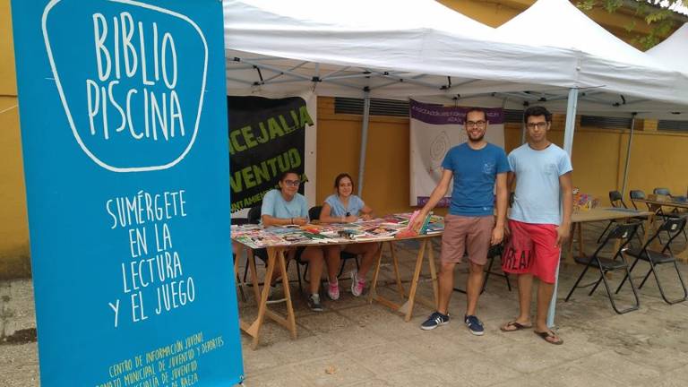 Bibliopiscinas para fomentar la lectura este verano