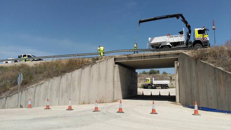 Un menor y cuatro adultos heridos al colisionar tres vehículos en Villacarrillo