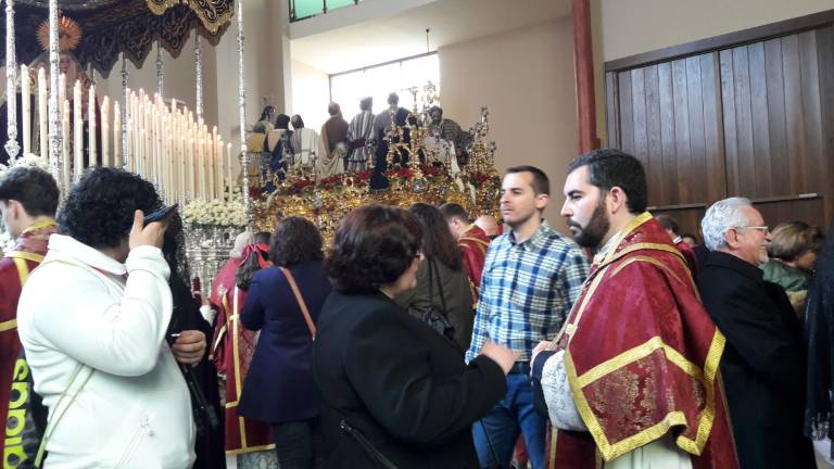 La Santa Cena atrasa su salida hasta las cinco