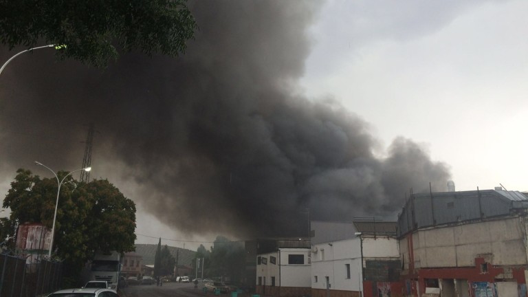 Declarado un incendio en el Polígono La Estación de Andújar