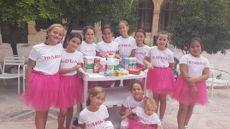 Un gesto de cariño por parte de las niñas