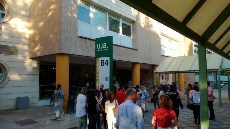 Más de 1.600 opositores aspiran a un empleo público de Enfermería