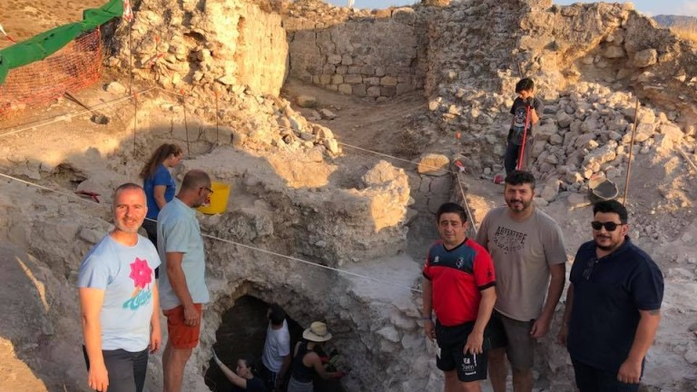 Excavación dentro del aljibe del Castillo Nuevo de Bedmar