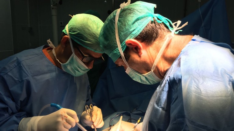 Cinco profesionales sanitarios de Jaén atienden a 70 pacientes en Tinduf