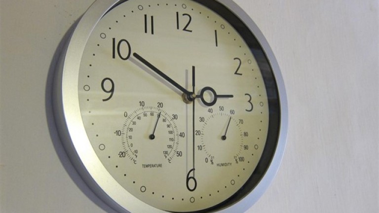 Escuela británicas cambian sus relojes