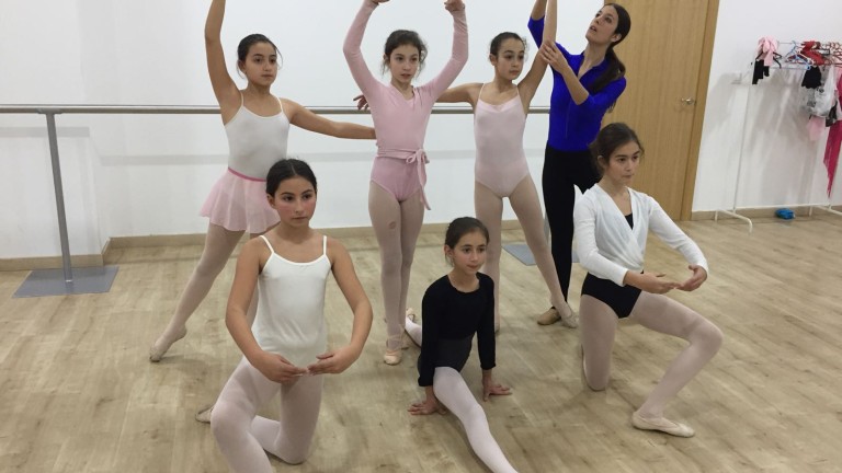 Alumnos de “Danzarte” colaboran junto al Ballet de San Petersburgo