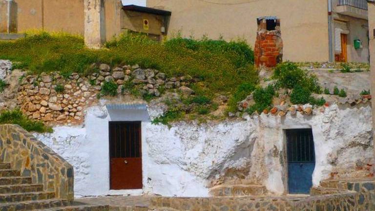 Un herido en Jódar al desprenderse una pared de una casa-cueva