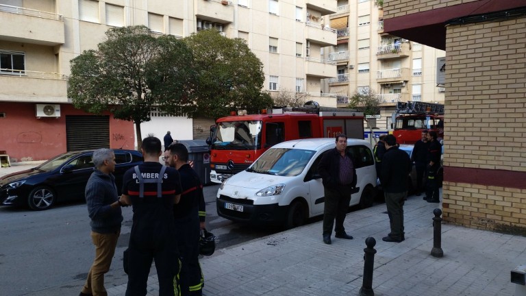Herido grave en un incendio en un bloque de pisos en Linares