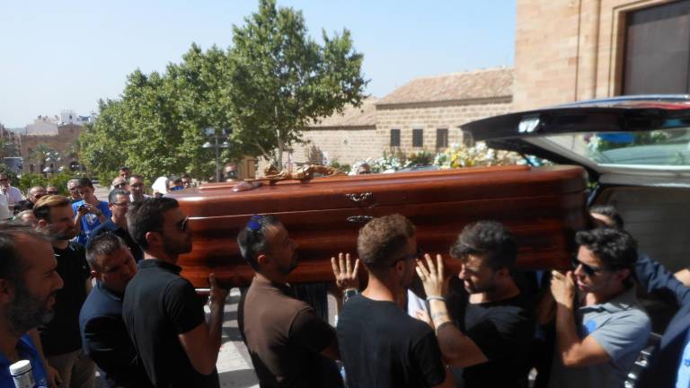 Linarejos despide a su eterno capitán, Fran Carles