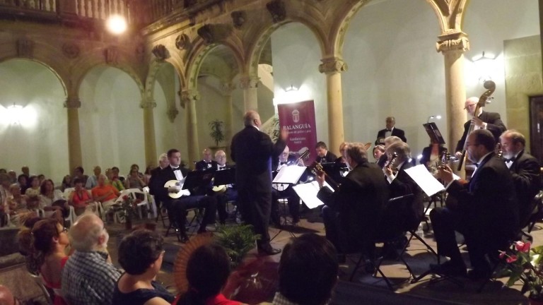 La Orquesta Balanguía repite éxito en Canena