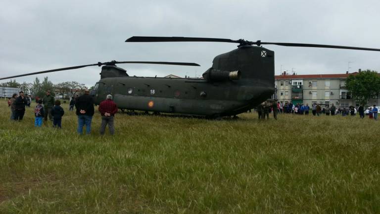 Un helicóptero del Ejército aterriza de emergencia en Arrayanes
