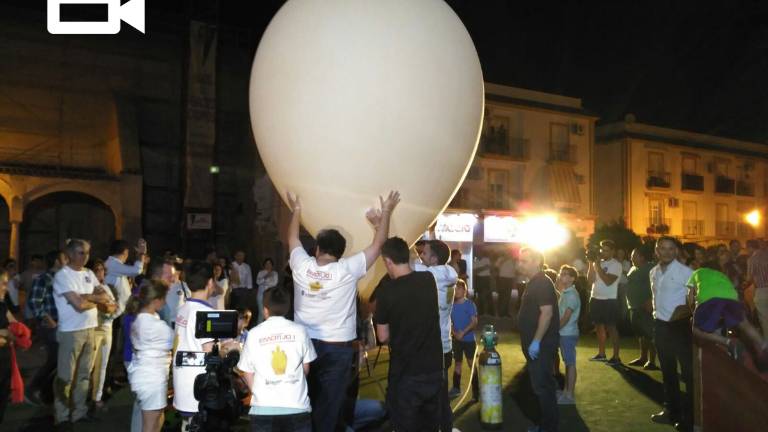 La Rambla lanza un botijo a la estratosfera y aterriza en Baños de la Encina